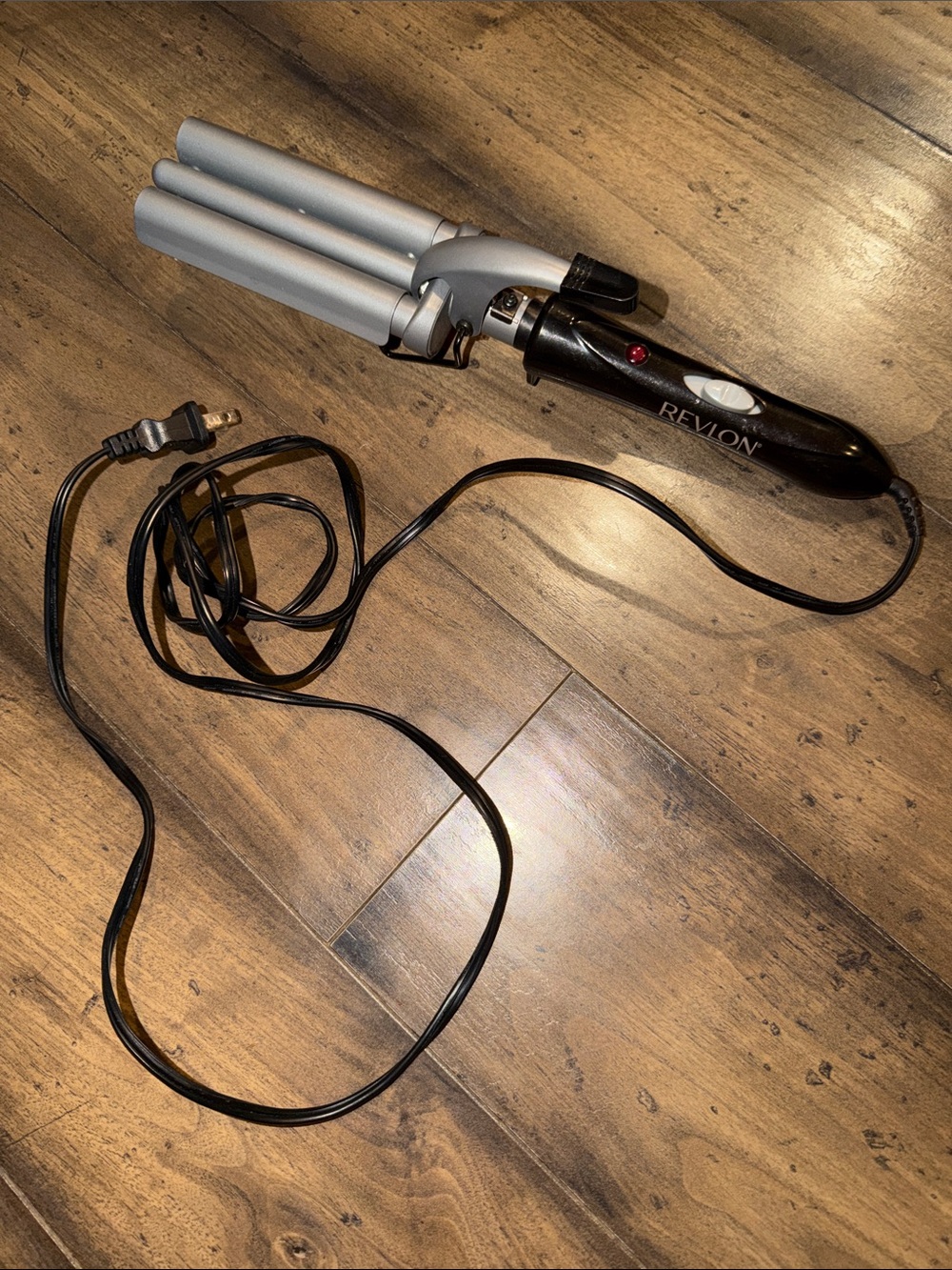 Revlon RVIR3005 Perfect Heat 3-Barrel Ceramic Hair Waver.